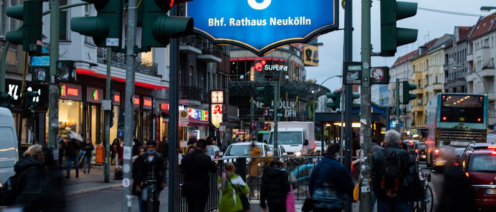 Die Polizei ermittelt nach einer Anzeige zu dem Vorfall am U-Bahnhof Rathaus Neukölln. (Symbolbild)