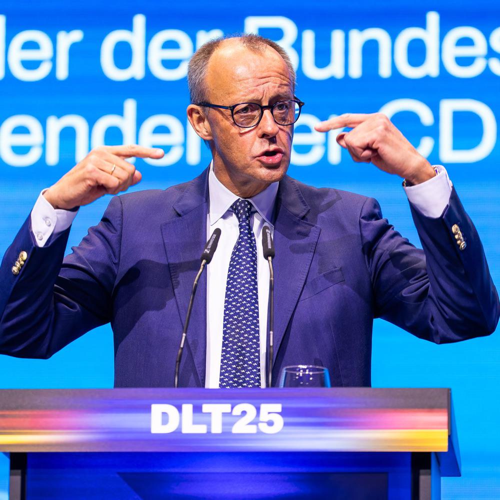 Frostige Stimmung bei der Jungen Union: Friedrich Merz macht gute Miene zum bösen Spiel