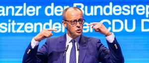 Bundeskanzler Friedrich Merz (CDU) spricht beim Deutschlandtag der Jungen Union (JU) auf der Bühne.