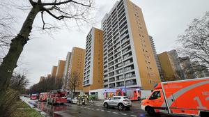 Ein Kellerbrand hat für verrauchte Wohnungen in einem Kreuzberger Hochhaus gesorgt. (Symbolbild)