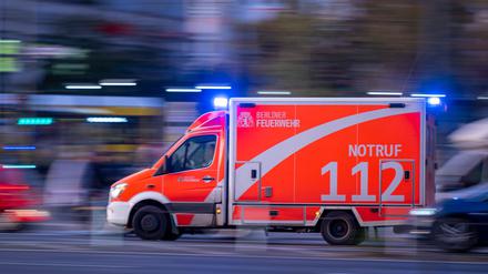 Der Verletzte wurde nach dem Unfall zur Notoperation in ein Krankenhaus gebracht. (Symbolfoto)