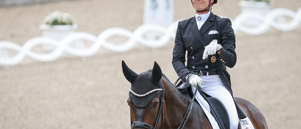 Siegreiches Duo: Jessica von Bredow-Werndl mit Weltcup-Debütant Diallo.