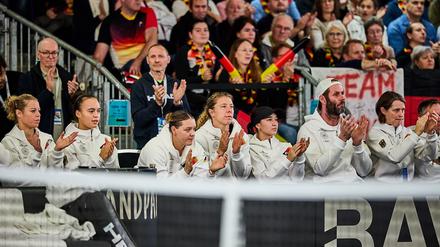 Deutschlands Tennisspielerin haben doch noch die Chance auf den Verbleib in der Weltgruppe des Billie Jean King Cups.