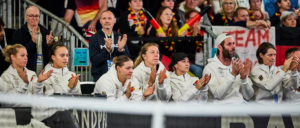 Deutschlands Tennisspielerin haben doch noch die Chance auf den Verbleib in der Weltgruppe des Billie Jean King Cups.