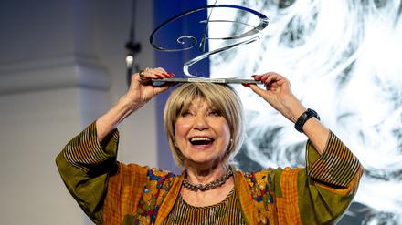 Die Freude ist ihr anzusehen: Judy Winter.