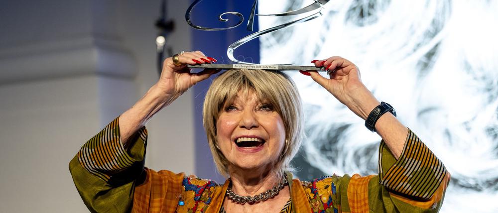 Die Freude ist ihr anzusehen: Judy Winter.