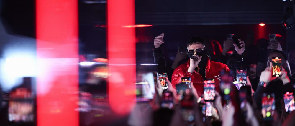 Haftbefehl steht nach Erscheinen seiner Netflix-Doku wieder auf der Bühne.