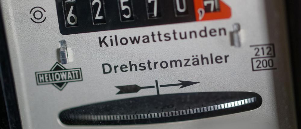 Viele Stromkunden in der Grundversorgung müssen ab Januar weniger bezahlen. Grund sind vor allem gesunkene Beschaffungskosten. (Symbolbild)