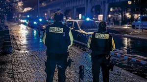 Die Berliner Polizei war am Samstagabend wegen Schüssen in Kreuzberg im Einsatz.