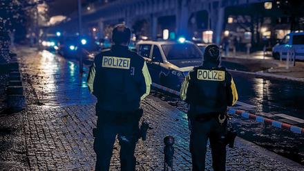 Die Berliner Polizei war am Samstagabend wegen Schüssen in Kreuzberg im Einsatz.