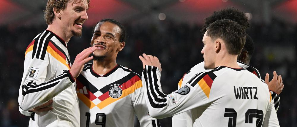 Vorbereiter Sané und Torjäger Woltemade können nach dem mühsamen Sieg in Luxemburg jubeln.