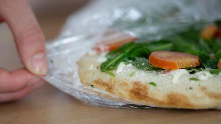 Wird Tiefkühlpizza künftig teuer? (Archivbild)