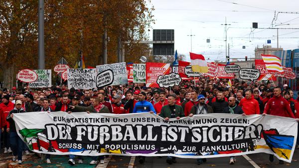 „Der Fußball ist sicher“ meinen zumindest die Fans, die am Sonntag durch die Leipziger Innenstadt zogen.