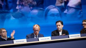 Friedrich Merz, Bundeskanzler, nach seiner Rede, mit Johannes Winkel, Bundesvorsitzender Jungen Union und Mitglied Junge Gruppe der CDU-CSU-BundestagsfraktionJunge Union Deutschlandtag 2025 im Europark Rust.