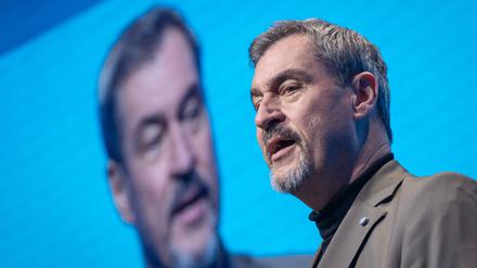 Mit dem Charme, der Friederich Merz am Samstag abging, punktet Markus Söder einen Tag später bei der Jungen Union.