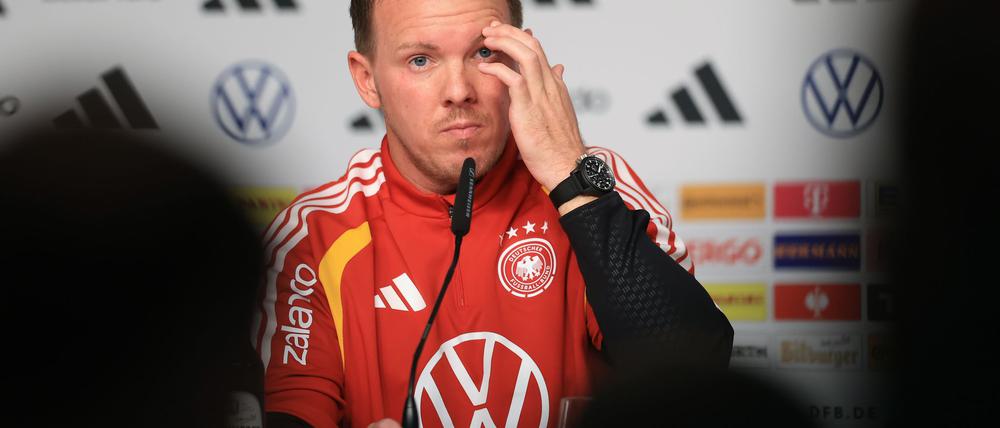 Julian Nagelsmann spricht bei der Pressekonferenz vor dem Slowakei-Spiel.