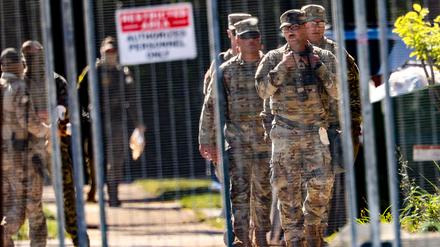 Die Nationalgarde zieht offenbar teilweise aus Portland und Chicago ab.