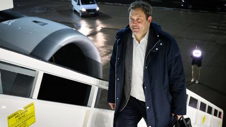 Klingbeil (SPD) reist als erster Minister der schwarz-roten Bundesregierung nach China - Außenminister Johann Wadephul (CDU) hatte seine Reise zuvor verschoben. 