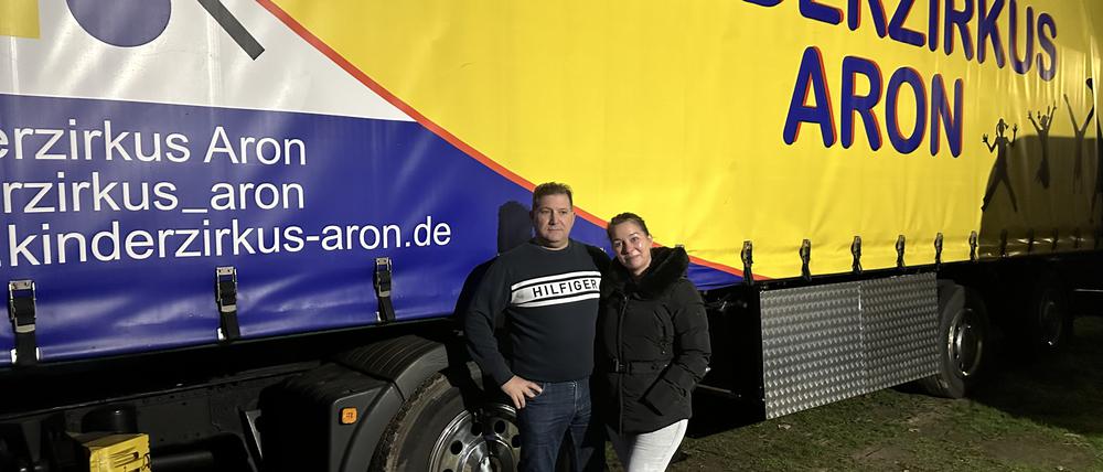 Kinderzirkus Aron in Treptow-Köpenick hochladen. Das Paar sind Sandra Sperlich und Sascha Endres.