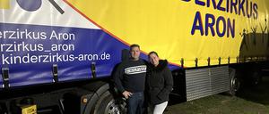 Kinderzirkus Aron in Treptow-Köpenick hochladen. Das Paar sind Sandra Sperlich und Sascha Endres.