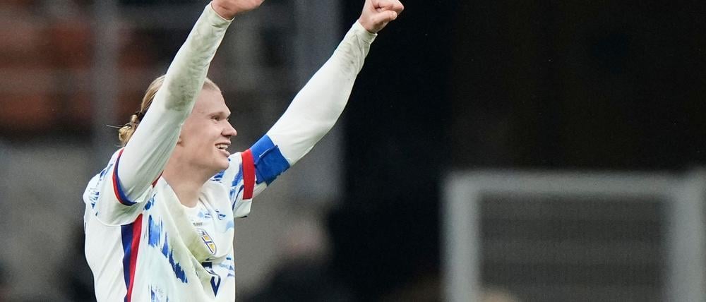 Norwegens Erling Haaland jubelt nach seinem Doppelpack in Italien über die WM-Teilnahme 2026.