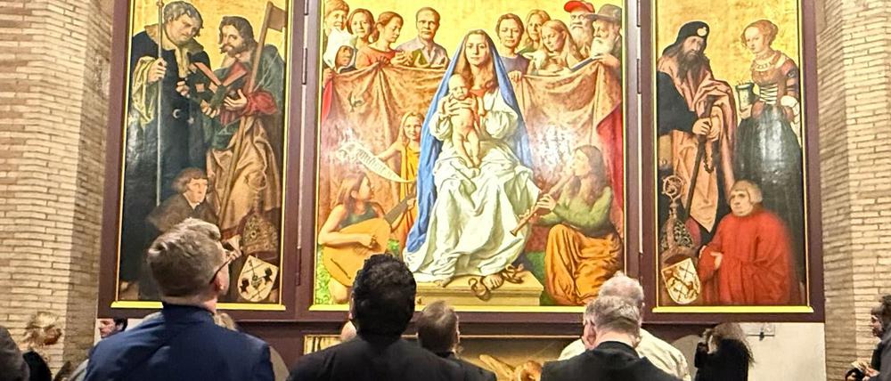 Der Cranach-Triegel-Altar ist in der Marienkirche des Friedhofs Campo Santo Teutonico zu sehen.