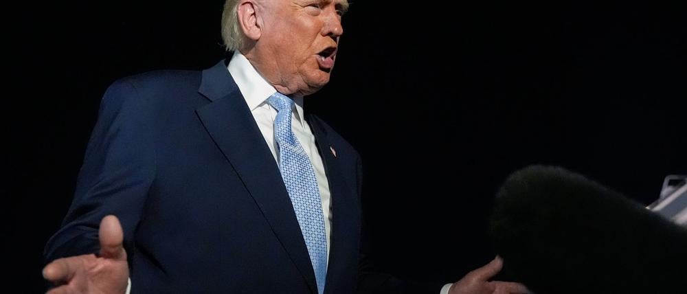 Trump stellt sich jetzt hinter eine Abstimmung zu den Epstein-Akten.