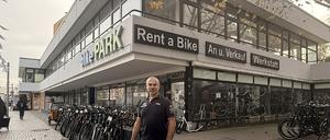 Selami Akosman vor seinem „Bike Park“. 