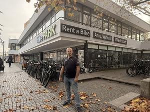 Selami Akosman vor seinem „Bike Park“. 