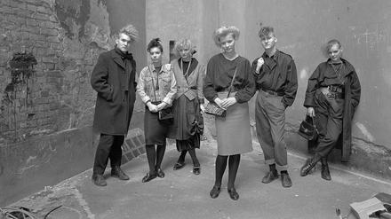 Von links nach rechts: Tomy, Kochlehrling, Silvy, Schuelerin, Manuela, Apothekerlehrling, Trixi, Schuelerin, Wembley, Konditorlehrling, Tatjana, Friseurlehrling