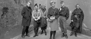 Von links nach rechts: Tomy, Kochlehrling, Silvy, Schuelerin, Manuela, Apothekerlehrling, Trixi, Schuelerin, Wembley, Konditorlehrling, Tatjana, Friseurlehrling