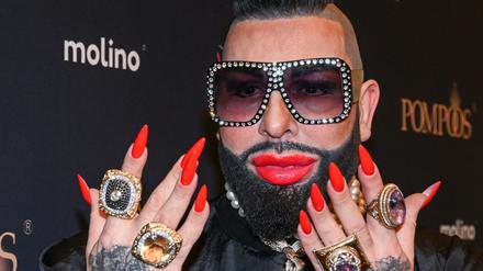 Der im baden-württembergischen Maulbronn geborene Modemacher Glööckler lebte lange in der Pfalz und wohnt heute in Berlin. (Archivbild)