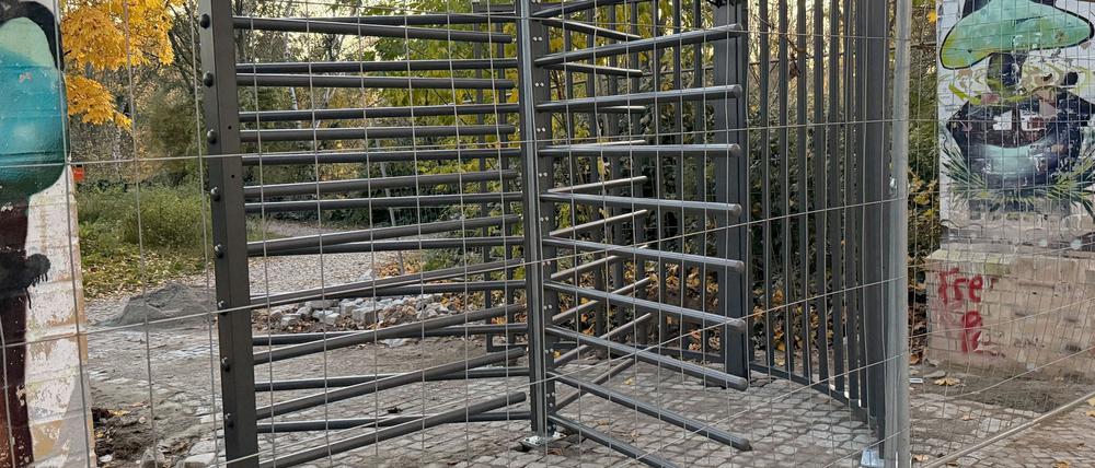 So sah das später gestohlene Drehkreuz vor dem Diebstahl aus - künftig sollen die Baumaßnahmen besser geschützt werden. (Archivbild)