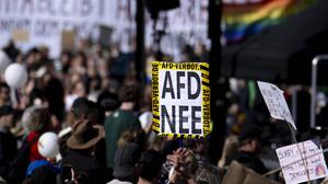Demo für ein AfD-Verbot, die vom Verfassungsschutz als extremistischer Verdachtsfall geführt wird. Von der Jugendorganisation Junge Alternative, die als gesichert rechtsextrem gilt, hatte sich die Partei getrennt. Nun soll es eine neud Nachwuchsorganisation geben.