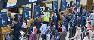 Wird Fliegen wieder billiger? Die Regierung plant Entlastungen für die Airlines.