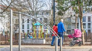Im Paule-Park in Berlin-Pankow fühlen sich Familien wohl. Ein Überfall endet für drei Jugendliche im Krankenhaus.