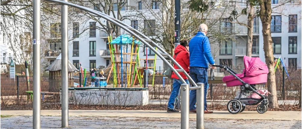 Im Paule-Park in Berlin-Pankow fühlen sich Familien wohl. Ein Überfall endet für drei Jugendliche im Krankenhaus.