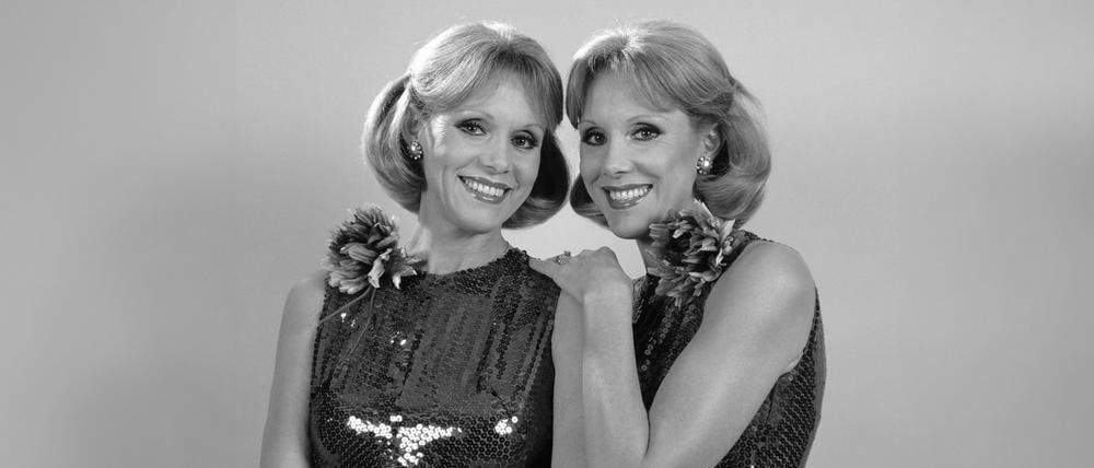 Die Kessler-Zwillinge Alice und Ellen vor der Sendung „Schönste Melodien der Welt“ im April 1981.