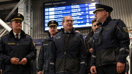 Am Münchner Hauptbahnhof war Bundesinnenminister Alexander Dobrindt (CSU) dabei. (Archivfoto)