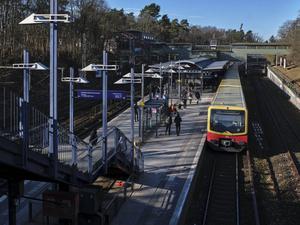 Die Tat ereignete sich am S-Bahnhof Messe-Süd. (Symbolbild)