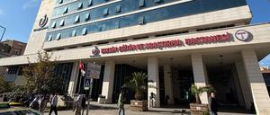 Die Ermittlungen über die Ursache für die Todesfälle halten an.