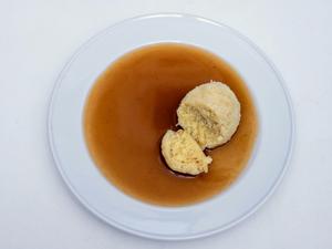 Kloß-Versuchsreihe: Unser Autor hat sich an verschiedenen Kartoffelklößen und -knödeln versucht. Welcher gelingt Weihnachten bestimmt? (Fotos aufgenommen im November 2025).