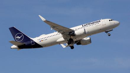 Ein Airbus A320-214 der Lufthansa beim Start.