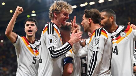 Befreiende Führung. Nick Woltemade (2. von links) lenkte die Dinge mit seinem Tor zum 1:0 in die richtige Richtung.