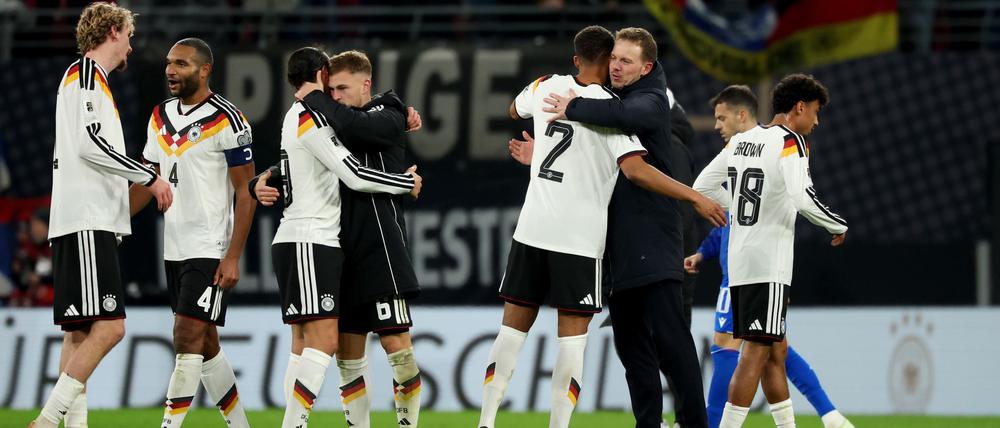 Alle erleichtert: Deutschland feiert das WM-Ticket.