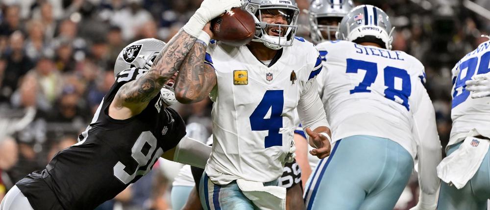 Prescott (Mitte) hatte nach einem schwierigen Start die Partie unter Kontrolle.