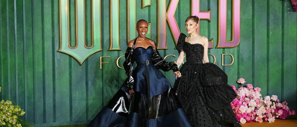 Cynthia Erivo, links, eilte Ariana Grande bei dem Vorfall in Singapur zu Hilfe. (Archivbild)