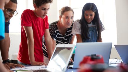 LEVEL UP! für Demokratie und Kinderrechte - Kinder entwickeln eigene Games zu gesellschaftlichen Themen // Weiterer Text über ots und www.presseportal.de/nr/181428 / Die Verwendung dieses Bildes für redaktionelle Zwecke ist unter Beachtung aller mitgeteilten Nutzungsbedingungen zulässig und dann auch honorarfrei. Veröffentlichung ausschließlich mit Bildrechte-Hinweis.