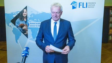 Alois Rainer, Bundesminister für Landwirtschaft, Ernährung und Heimat, beim Friedrich-Loeffler-Institut (FLI).
