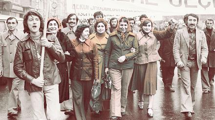 Buchcover Elisabeth Kimmerle: Frauen in Bewegung, kein freies Bild nur bei Berichterstattung zu verwenden